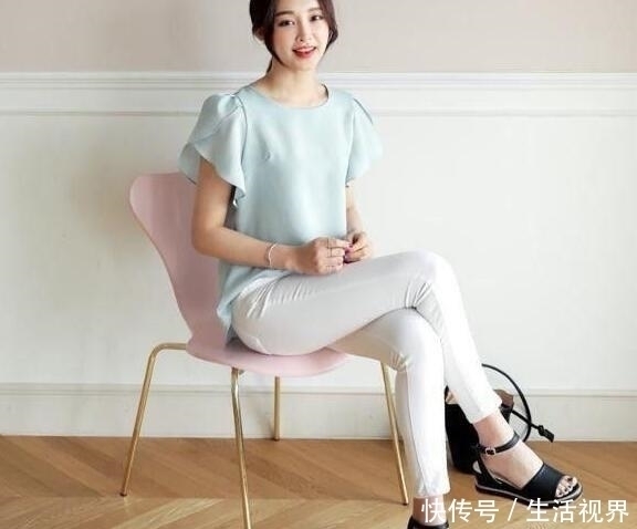  美女|温柔甜美的牛仔裤美女，充满女人韵味，很有吸引力！