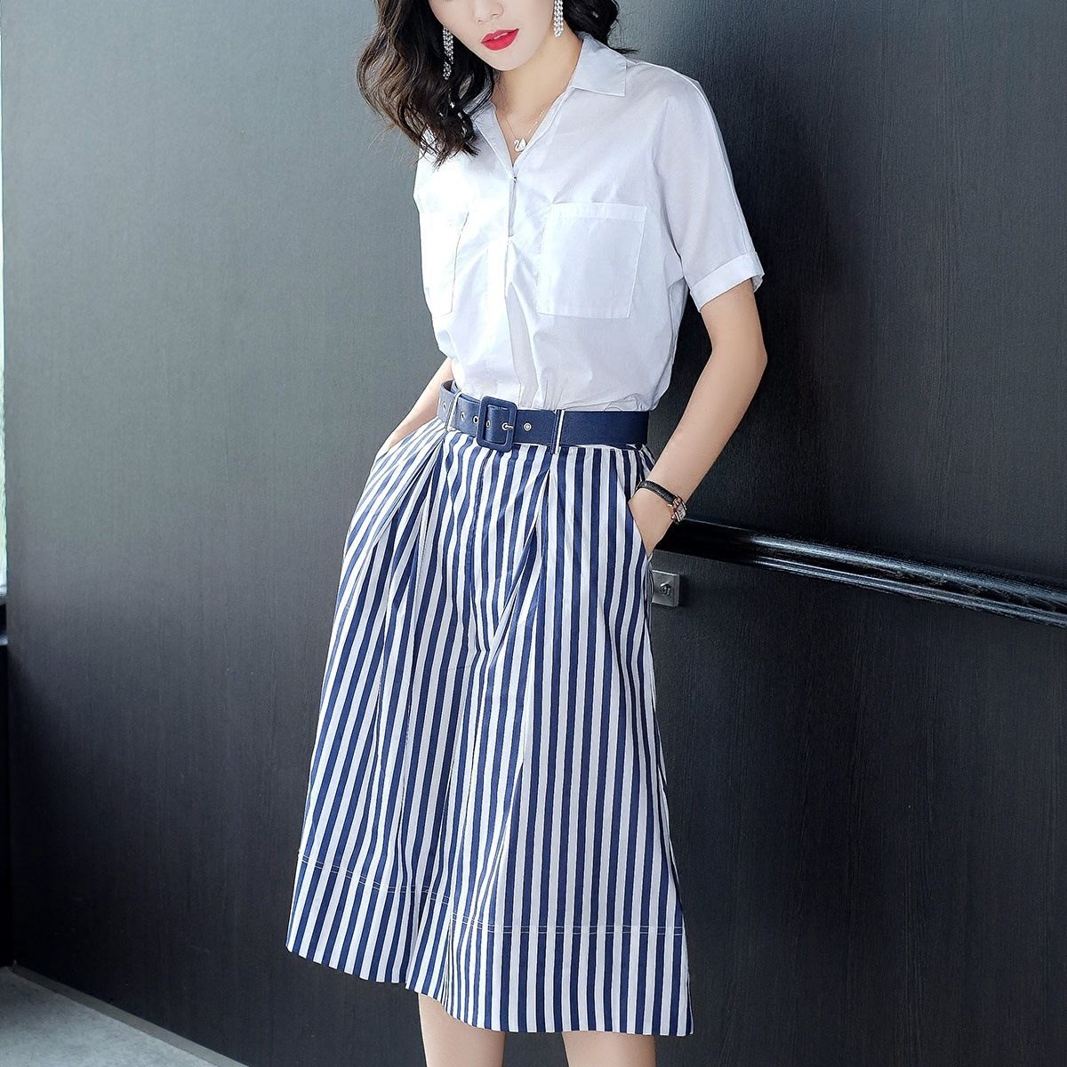 70后姐姐真会打扮，这些时尚套装穿身上，嫩美得像18岁小姑娘