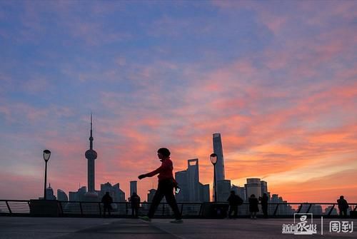 晨镜头 | 今晨魔都云彩满天似火，绚丽壮观