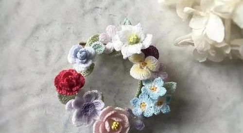  #胸针#外网的钩针小花好美，编织朵小花，做一个春天的胸针！DIY手工