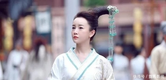  『吐血』女星发型歪歪扭扭的古装，杨紫差点雷到吐血，赵丽颖最好看