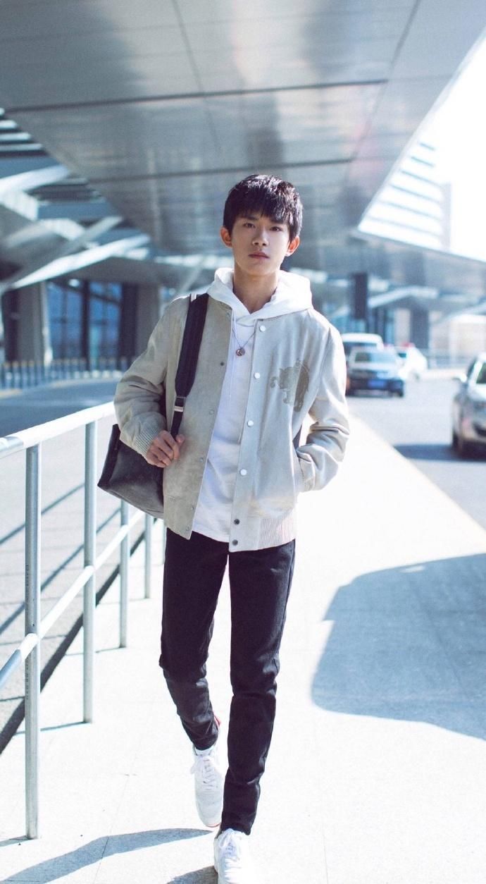 开学季明星校花校草怎么穿?王俊凯千玺宋祖儿欧阳娜娜做示范