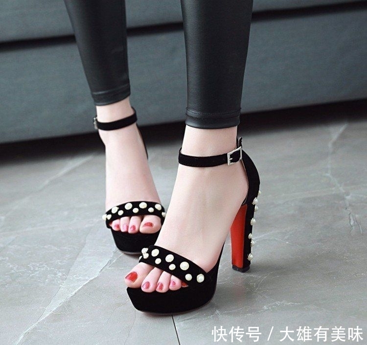  坡跟@天啊这么有女人味的高跟鞋，被高跟控的老婆看到了一下买了六双