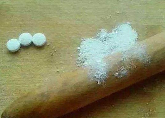 家家药店都在卖的便宜乳膏，一瓶才三五元，用来抹脸有美白淡斑的