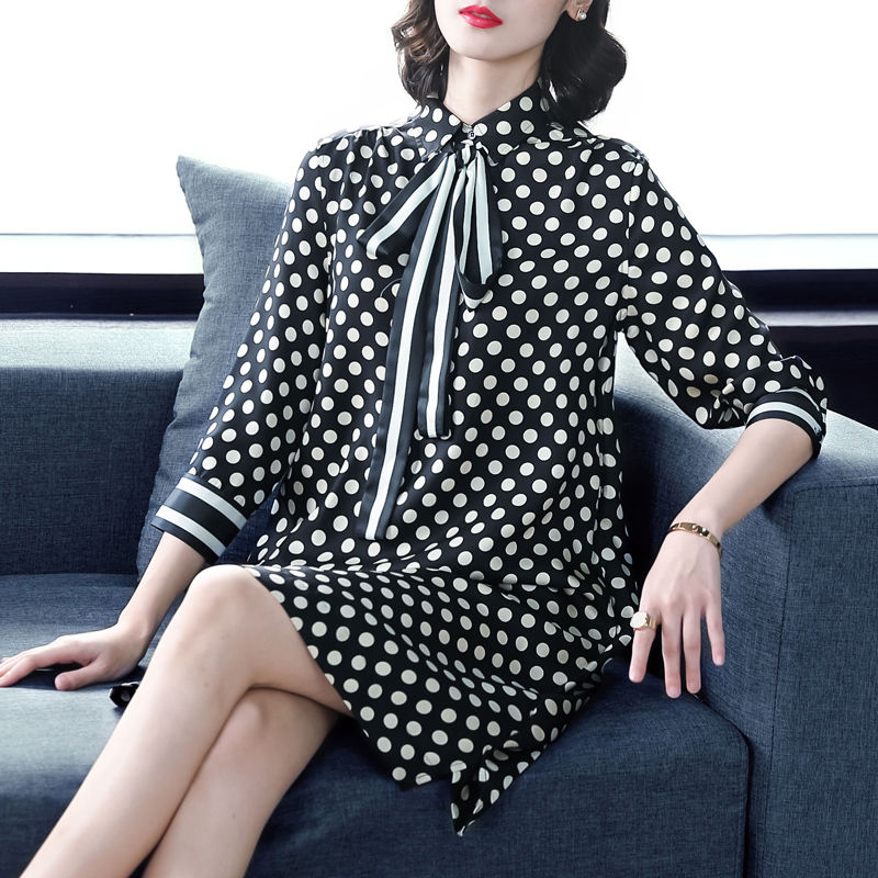 去年的打底裤扔了吧!今年巨流行这种秋裙，比旗袍还洋气，美翻了