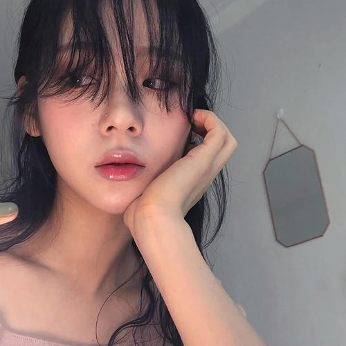 女生五官漂亮但皮肤差是什么体验?不开美颜不敢拍照,化完妆简直换