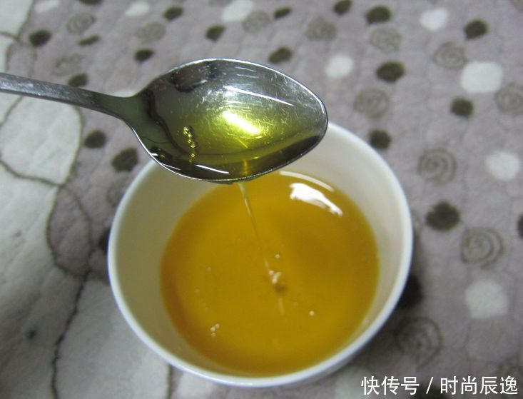 中医奶奶告诉表姐的祛斑秘方：啤酒混它，睡前洗脸，两周清零斑点