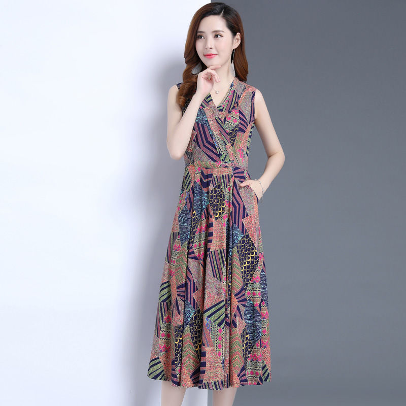 满45岁以上的女人，出门少穿真丝，试试这秋裙+高跟，美到犯规