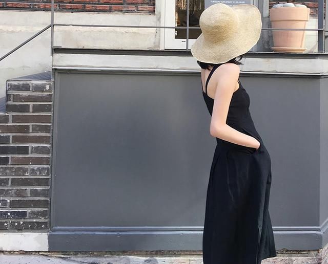 夏日里,怎么能没有一条迷人的连衣裙?