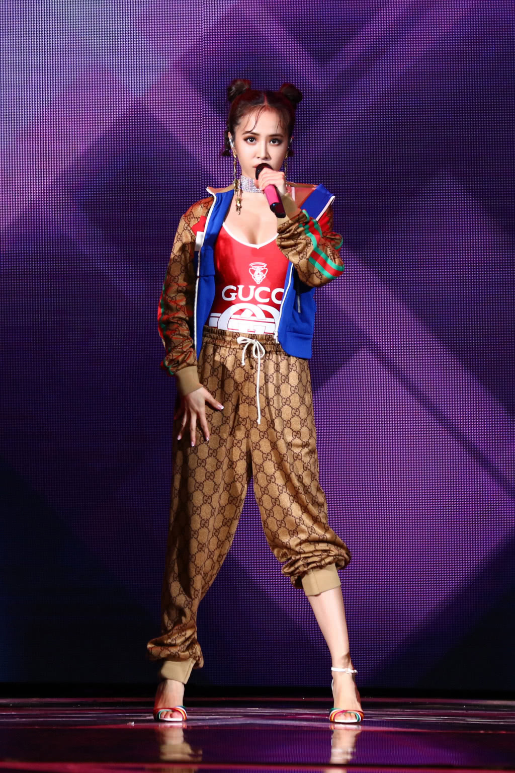 蔡依林真狠！穿这么短的抹胸裙跳舞，居然还敢叉开双腿！