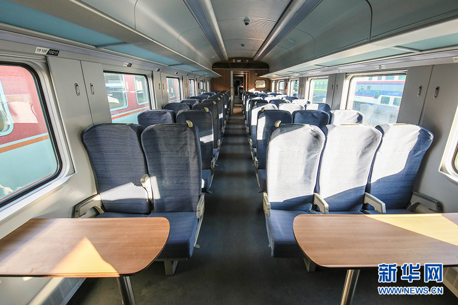 新“绿皮”复兴号电源加WiFi 朝发夕至更惬意