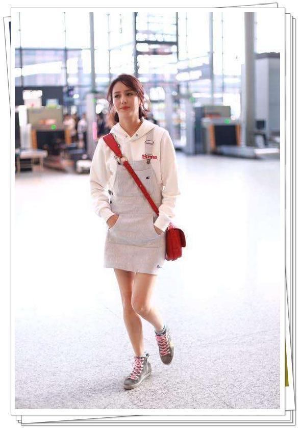 佟丽娅美得有点过分了,空气刘海配粉色连衣裙,确定33岁了?