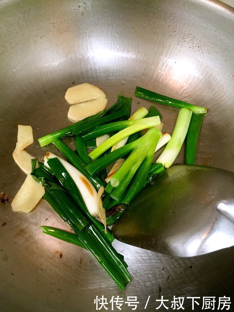 湾牛肉面在家也能自己煮,做法简单,味道正宗,真