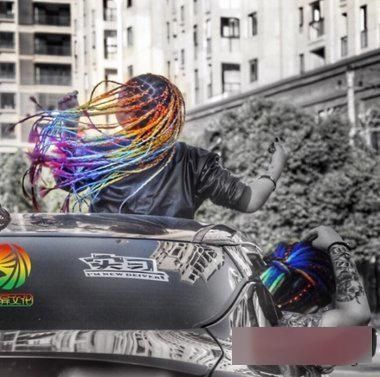 玩转脏辫造型，十分醒目又有独特魅力款式发型！