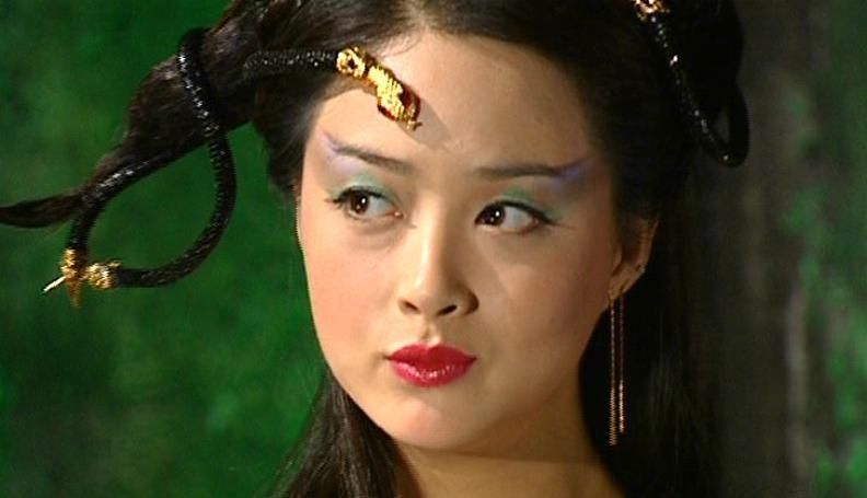  『偷懒』发饰就能让人一眼看穿身份的蛇妖, 杨明娜的造型师太偷懒了