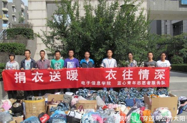中国捐赠的旧衣服，到了非洲变成啥样游客见到了才相信