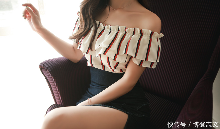  布拉格■孙允珠穿搭-布拉格经典混搭色带花蝶衣裙，有浓浓的中欧简约风