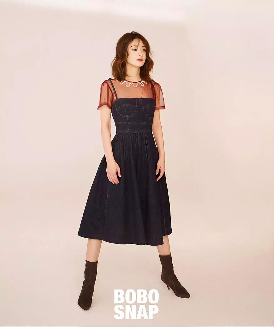 赵丽颖出关，穿吊带连体裤脚踩细高跟，小蛮腰实力打破怀孕传闻