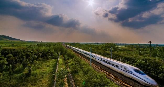 中国在建首条人工智能高铁，设12站，将给游客全新的服务体验