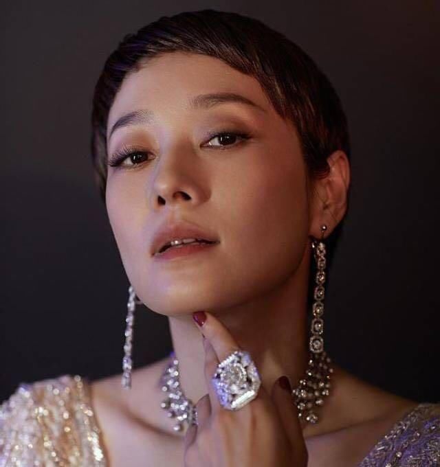  #女性来说#见过世面的女人，很少戴黄金首饰，瞧阔太们这4种，显高级又贵气