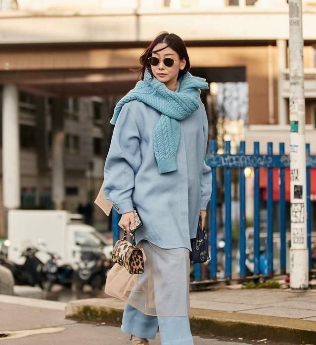 大妈@女人到了40岁后,穿衣都要避开这3种“大妈色”,显老土没气质