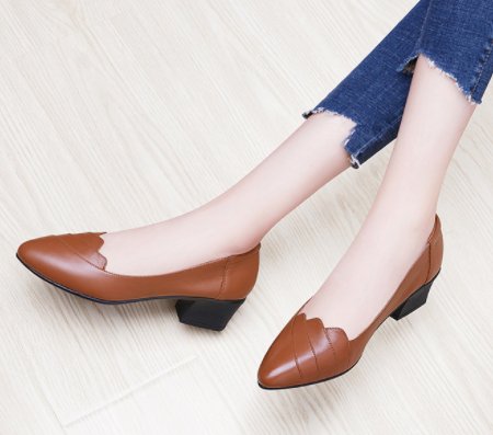 新发现:“黑色高跟鞋”显高显腿长，70后女人要有一双