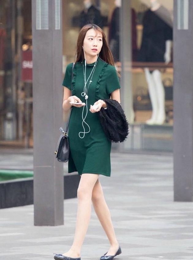 朝气蓬勃的女生, 轻松自然穿搭, 打扮起来特别上镜