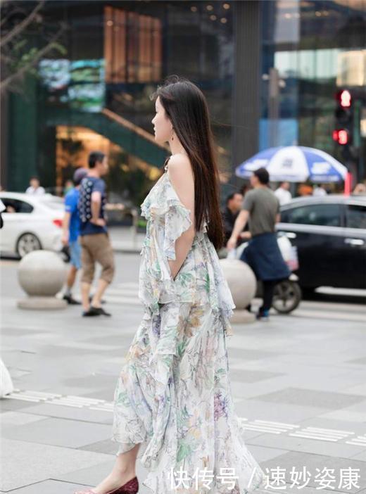  『喜欢』街拍人人都说女孩子不要太要强、太独立，不然就不会招人喜欢