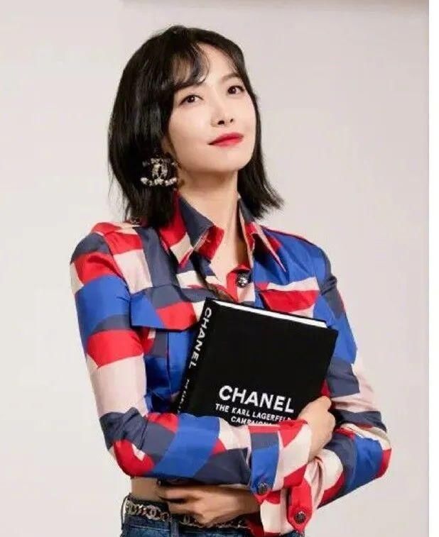 『女性』不同年龄的女性怎么搭配花衬衫?这样穿潮酷减龄,质感优雅全都行