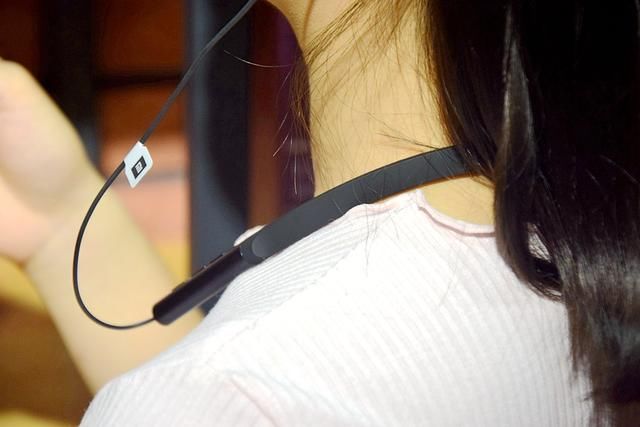 小米蓝牙项圈耳机点评:中音圆润细腻有加,有点