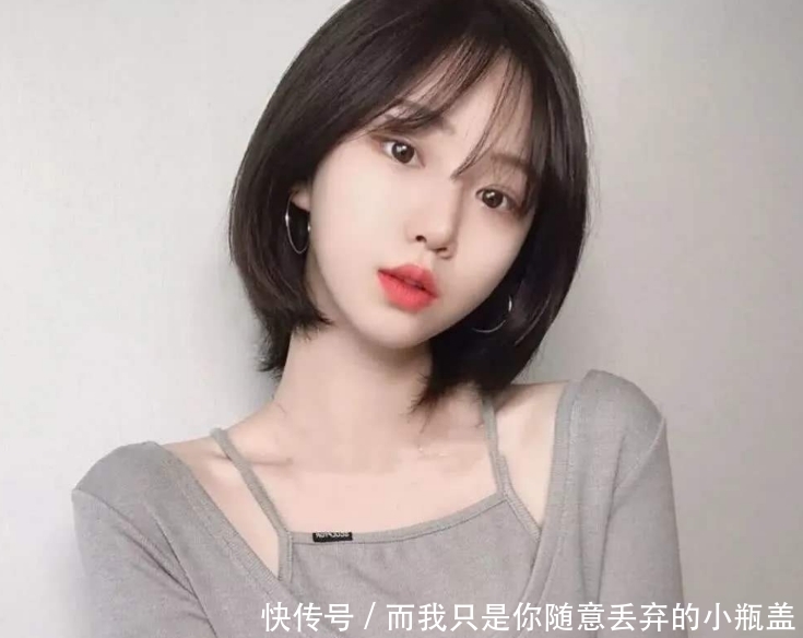 #女生#圆脸女生别留黑长直,超显脸大,这3款发型更适合你,减龄显脸小