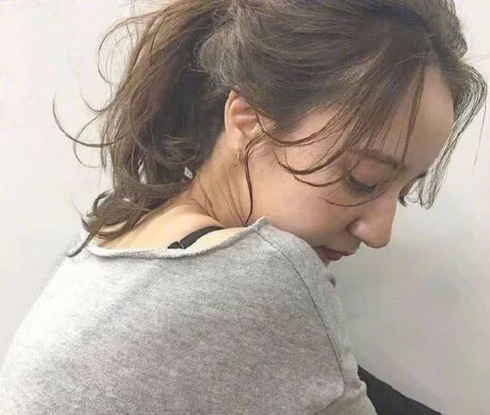  扎发■还有比这几款卷发更显脸小的发型吗？没有了！
