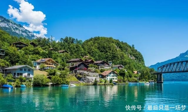 这个美到窒息的国家,用一个煎饼果子就能买到湖景别墅