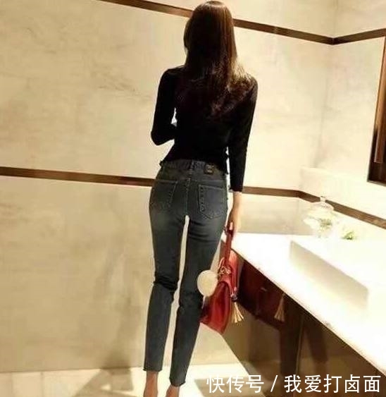『美女』时尚个性的牛仔裤美女,身材一级棒,非常有魅力!
