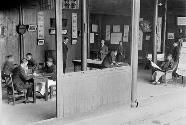  「发现」美国人在鞋盒里发现了6000张中国老照片