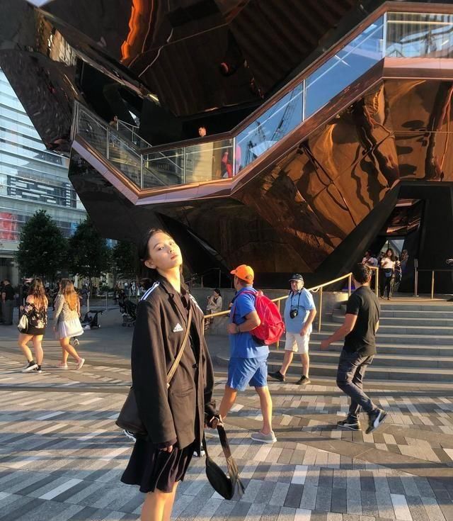 「身穿搭中」宋威龙女朋友赵佳丽是何方神圣?看她穿搭,就知道她不简单