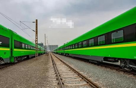 绿皮火车换新装，“绿巨人”复兴号超长火车将亮相，wifi是标配