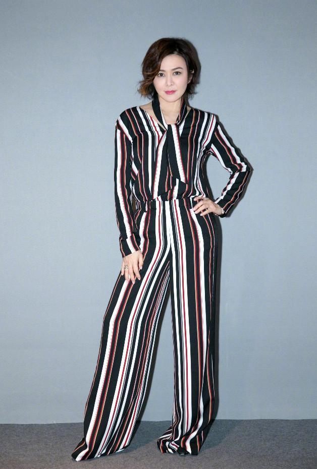 关之琳打扮减龄,遮不住老态,网友:当年十三姨,现在十三姨妈!