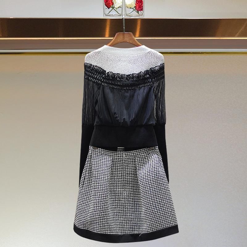 35岁左右的女人,别乱穿!学下图女人穿这“港风裙”,瞬间女神