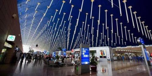 “女子代购被罚在浦东机场跳楼坠亡”系虚构,造谣者被拘