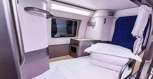  #舒适#中国最舒适的卧铺，不仅价格非常实惠，行车速度也比火车