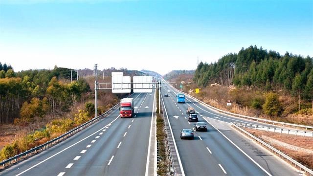 高速1小时100公里和国道2小时100公里，哪个划算？你可能还不知道