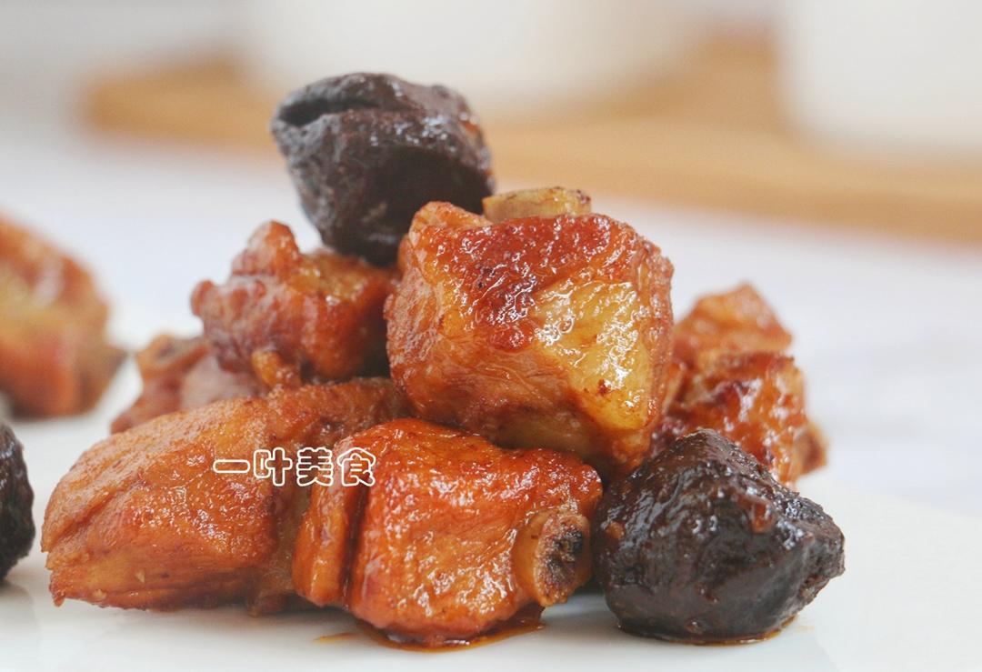 很多人不知道，炖排骨加上它，去腥解腻，好吃翻倍，盘都舔干净！