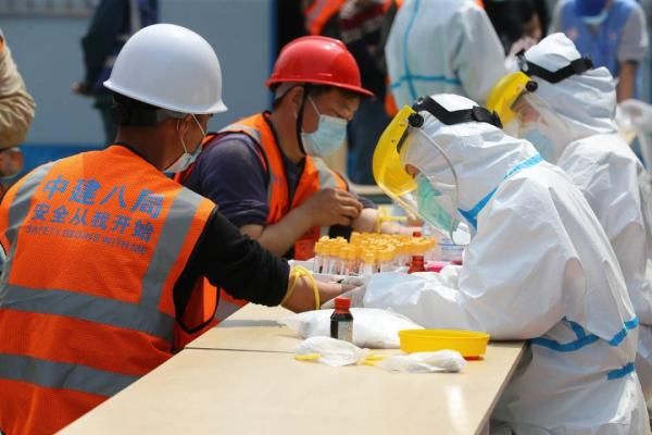  「复产」武汉中央文化区建筑工地：复工复产先体检