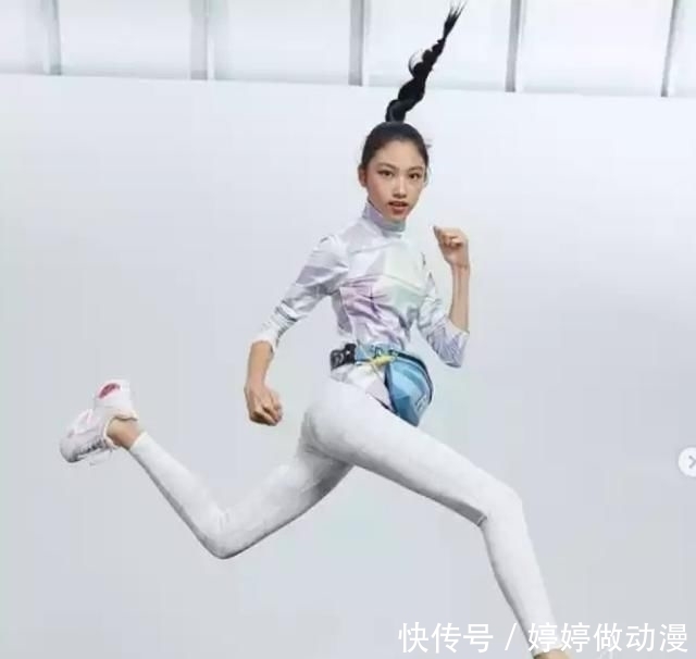  凸显|任达华15岁女儿拍写真，修身运动服凸显大长腿，身材惊人