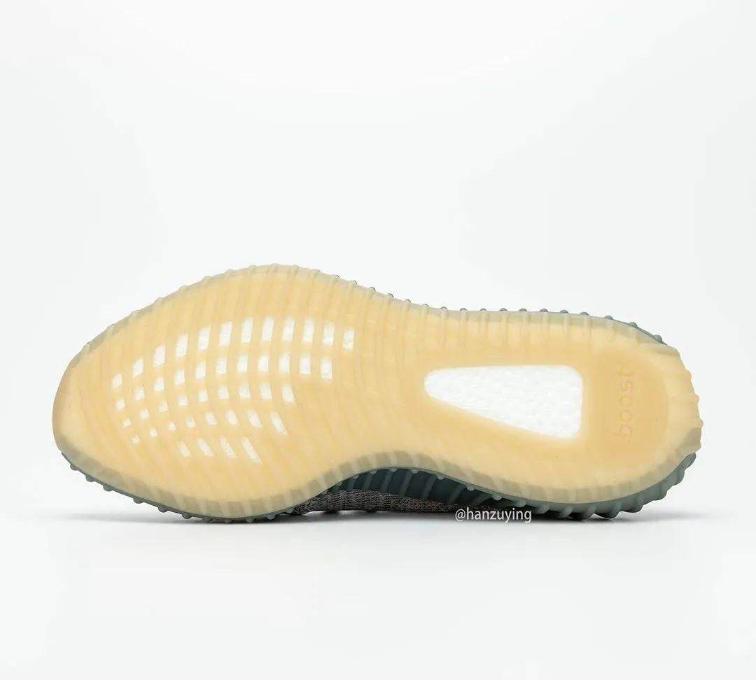  『倒闭』Yeezy 350 炭黑、蓝灰新配色曝光 网友：倒闭警告