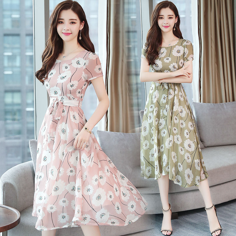 如今的女人真会打扮!穿欧货裙，个个前凸后翘，美的令人怦然心动