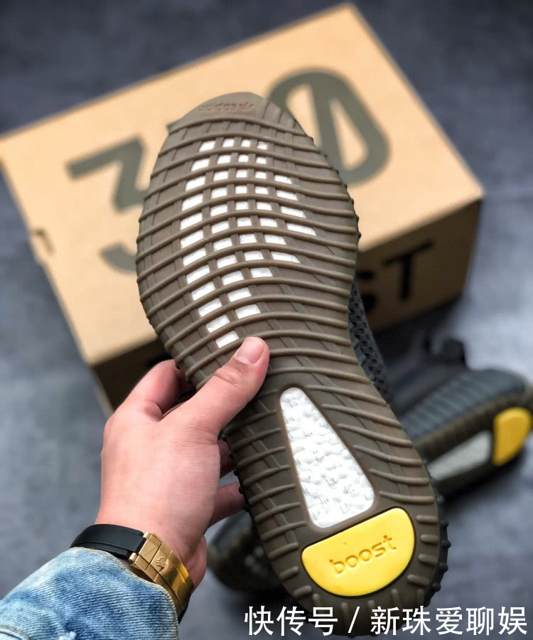 『开箱』Adidas Yeezy Boost 350 V2开箱测评