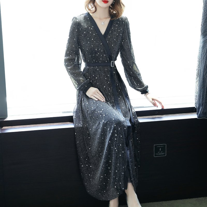 有肚子的女人要穿“宽”点，试试下图高级女裙，胖人穿出时髦感