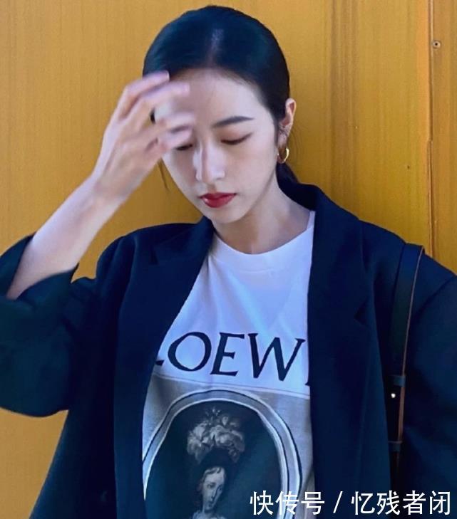  「追捧」AJ这次真的放大招了，新款“草莓鞋”被00后追捧，比匡威还潮